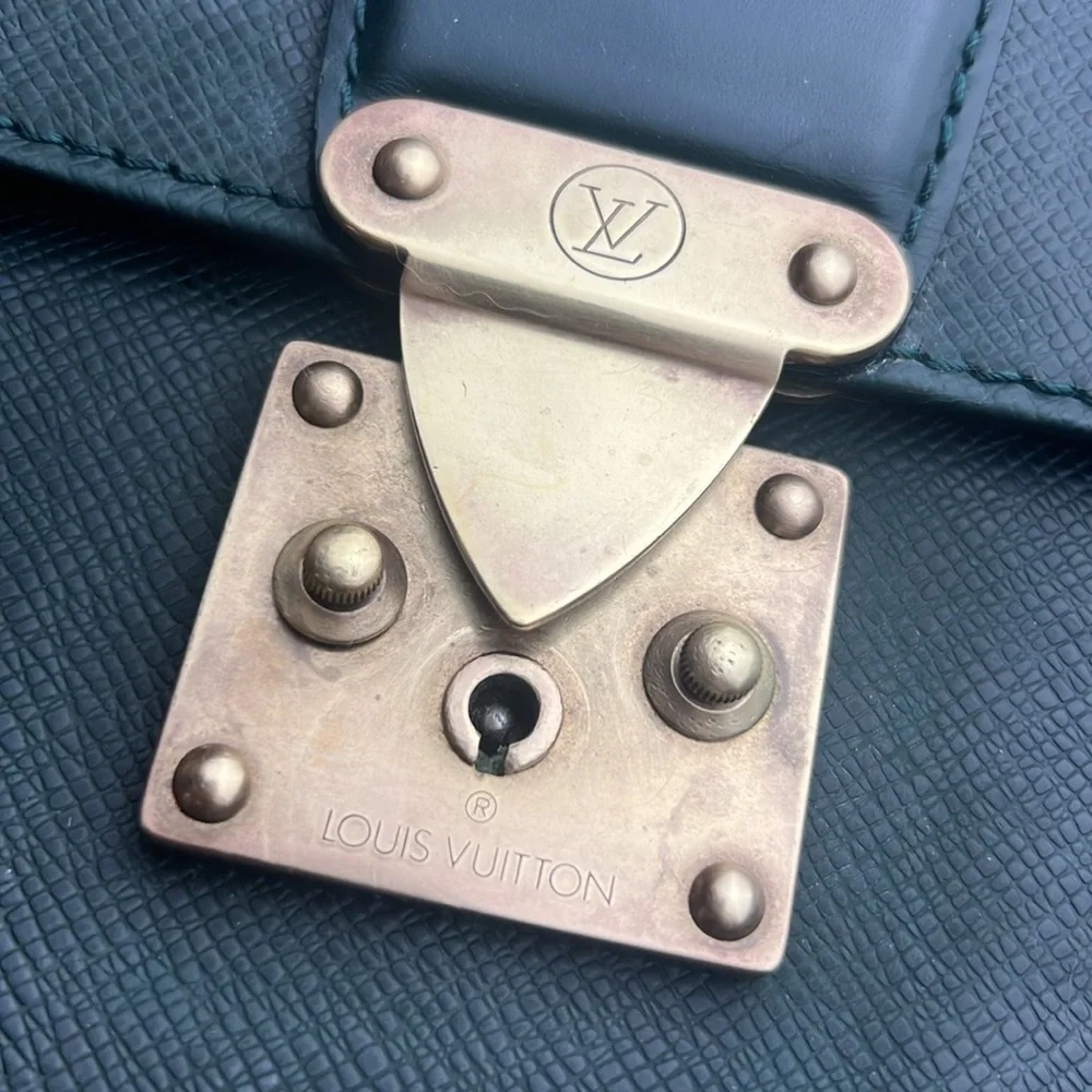 LV Green Taiga Laguito Briefcase 💼 Auth. Brass hardware vintage size 15:11:2”
